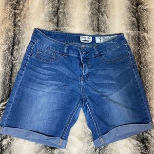 ❣️DENIUM SHORTS!! Drdigo Rein size 7❣️